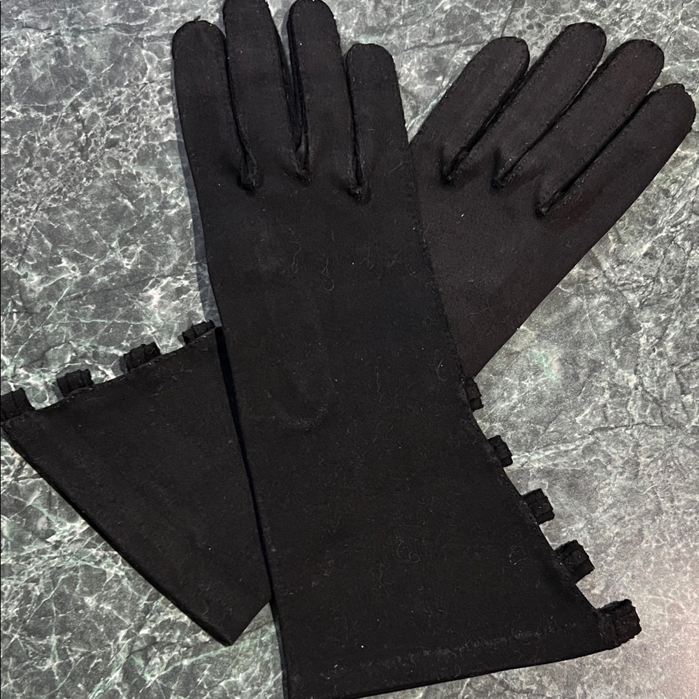 Elegant Vintage Black Suede Gloves